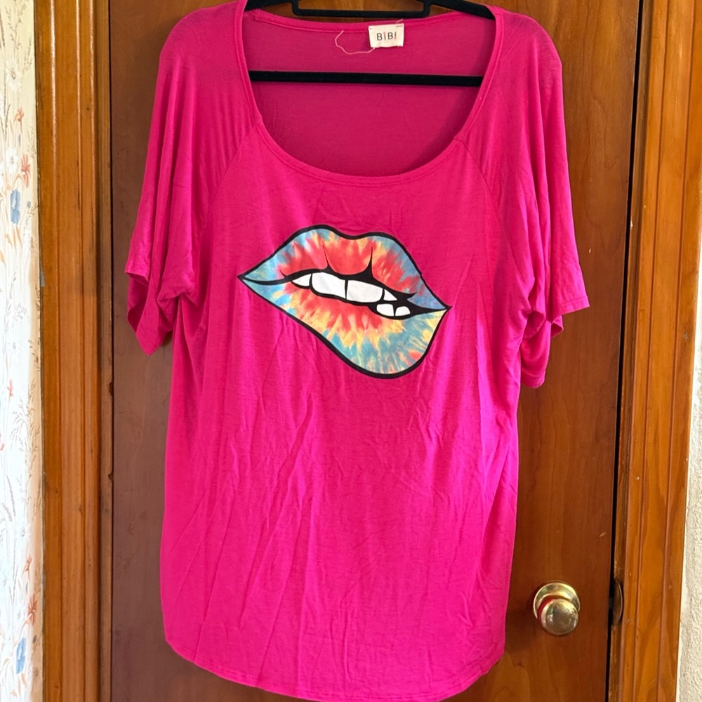 BiBi Fuchsia Lip Graphic Tee